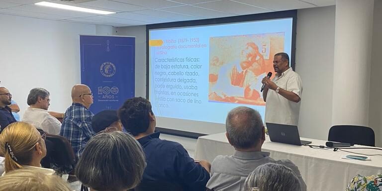 Miembro del Consejo Directivo del CDR presentó conferencia sobre historia fotográfica de la zona Sinú